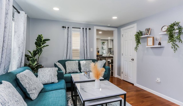 2 BEDROOM APARTMENT IN BRISTOL NEAR PLAINVILLE
