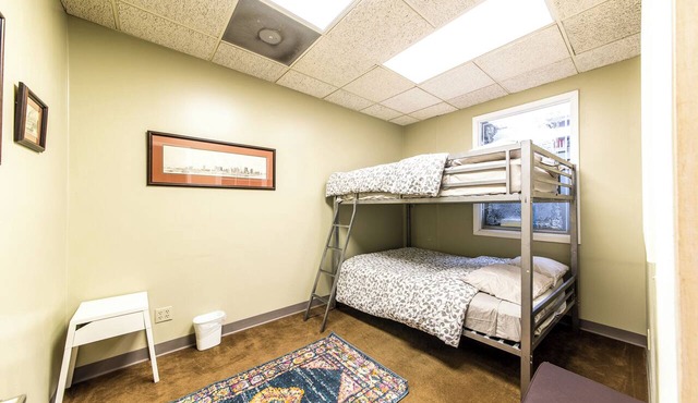 2-bedroom apartment in lovely St. Louis with air conditioning