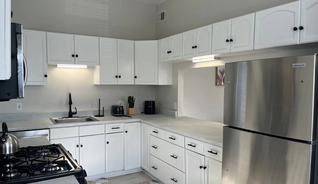 2-bedroom apartment Walk to Acrisure Stadium, PNC Park and Rivers Casino.