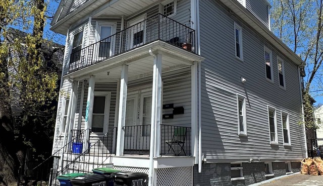 2-bedroom apartment in fabulous Somerville with AC, WiFi and off street parking