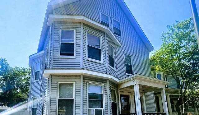 2-bedroom bed & breakfast in adorable Lynn with AC comfort