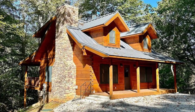 2-bedroom cabin in superb Monticello with WiFi, AC. Relax and unwind