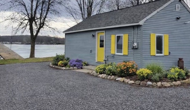 2 bedroom Cabin Right on Sakatah Bay in Waterville MN.
