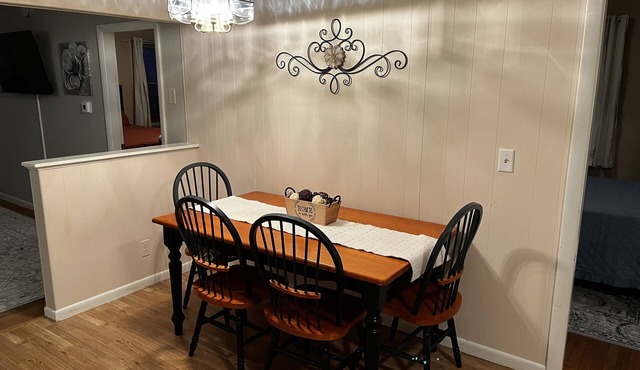 2 Bedroom Close to Hospitals and Medical facilities. Quiet and Pet Friendly