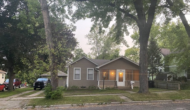 2 bedroom house in Berlin, WI. Large deck, fire pit and fenced yard.