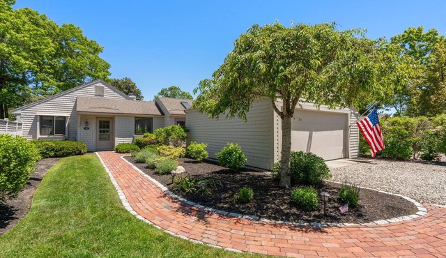 2-bedroom house in New Seabury with private pool close to beaches.
