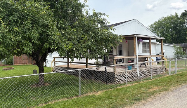 2-bedroom house on Pocahontas in Lakeview perfect for relaxing stay