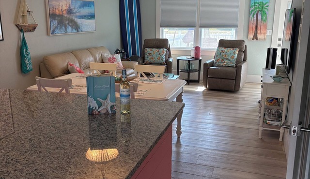 2-bedroom townhome in awesome Fort Pierce with AC