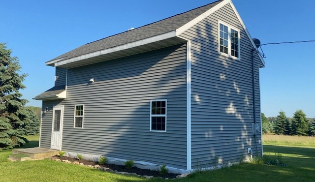 2 Bedrooms - Room to park boat! - Close to water & Potawatomi State Park