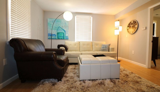 2-BR Carriage House near World Equestrian Center, college, hospital