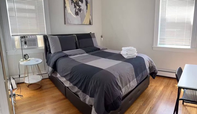 2 BR. Free Parking. 7 min to Federal Hill. 30 Min to Gillette Stadium. APT 2