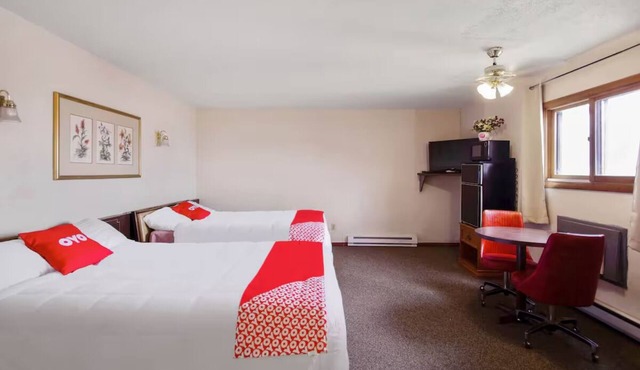 2 Budget-Friendly Rooms w/2 Full Beds Stay for Families & Road Trippers