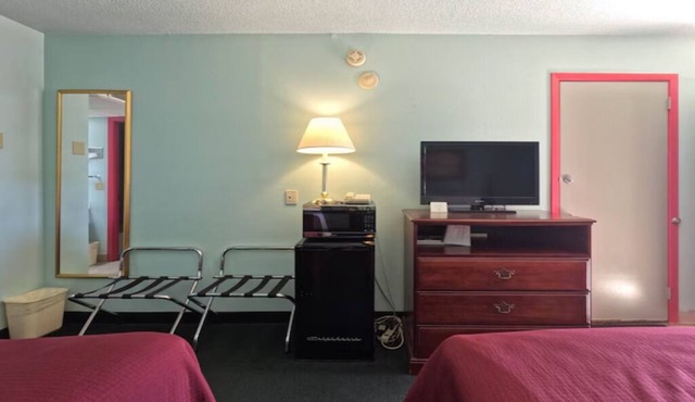 2 Budget-Friendly Rooms - Perfect Base to Explore Route 66 Attractions!