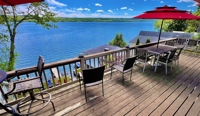 2 Lakefront houses - Sleeps 18 - 3600 Sq/Ft -