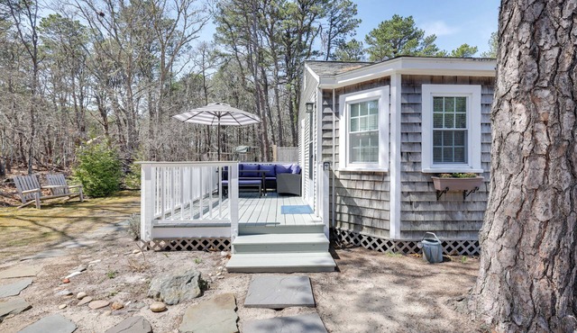 2 Mi to Coastline: Cozy Wellfleet Escape w/Deck
