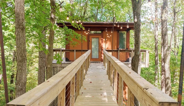 2-Person Romantic Treehouse Getaway in Hocking Hills, Ohio