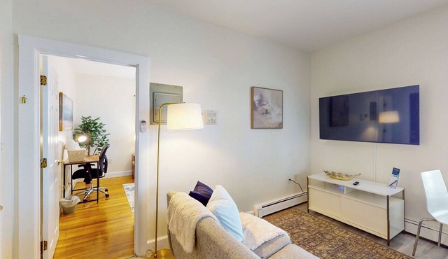 2 room studio w/Porch