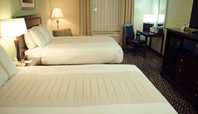 2 Rooms near Lake Region Heritage Center | Free Parking, Bfast, & Pool Access!