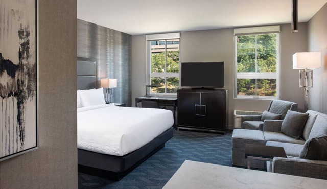 2 Units | Unwind in Soundproof Suite w/Modern Decor Near John F. Kennedy Park