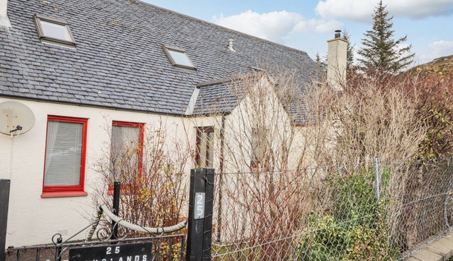 25 LANGLANDS TERRACE, family friendly in Kyle Of Lochalsh