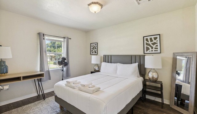 2BR near the Zoo & Science Museum — set up for nurses and family stays #TA