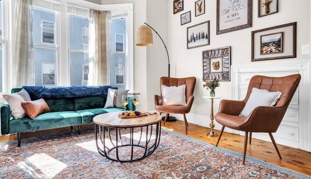 2BR w/Parking | 5 Min to Downtown