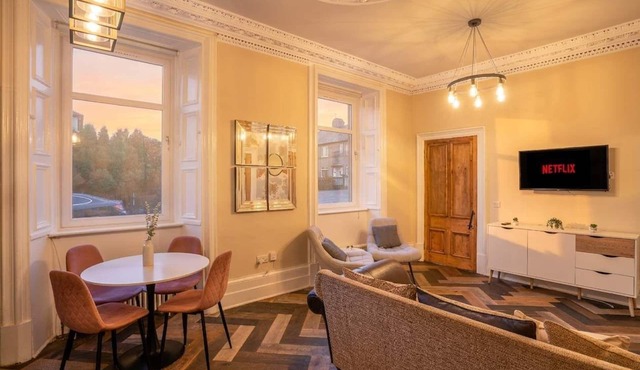 2BR with Free Parking Nr Edinburgh & Dalhousie Castle