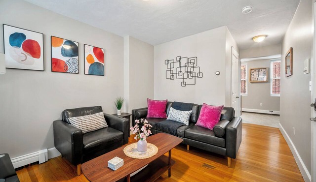 2brm/1bath heart of North End Boston