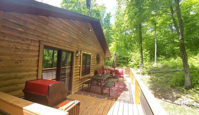 2k, Luxury log cabin, close to all the fun, no fees! 3 bd 2.5 bath