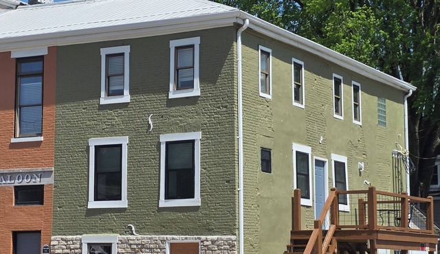 2nd story fully furnished apartment-walk everywhere & one block from river/park