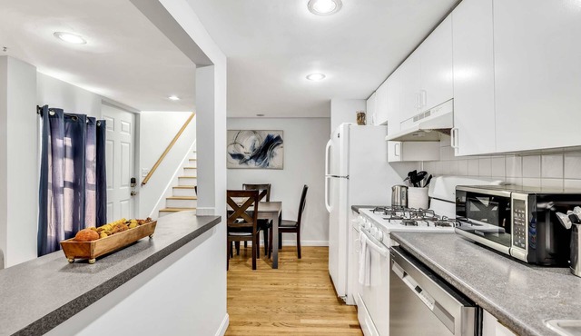 3 Bed 1 Bath with Free Parking