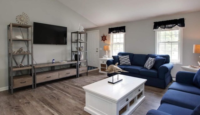 3 Bed 2 Bath - Fully Renovated SS Granite kitchen walk to beach Falmouth heights