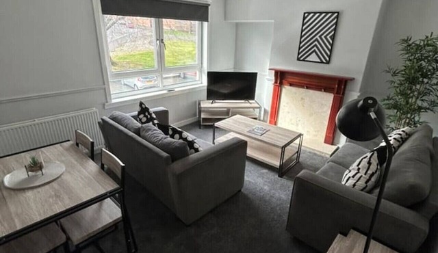 3-Bed Apartment Central Greenock