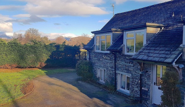 3 Bed Barn - Sleeps up to 6 - Parking - Wifi