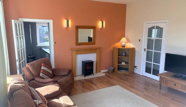 3 Bed Cottage Flat with Parking
