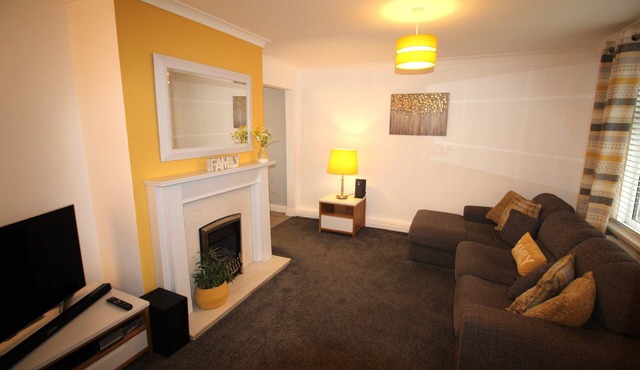 3 Bed House - Sleeps 6 - Fully Refurbished