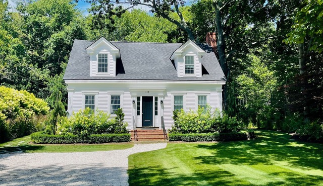 3 Bedroom, 2.5 Bathroom in Cape Porpoise walk to harbor!