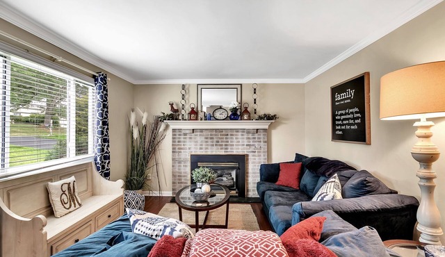 3 bedroom 2.5 bath with game room. 19 miles from Pittsburgh