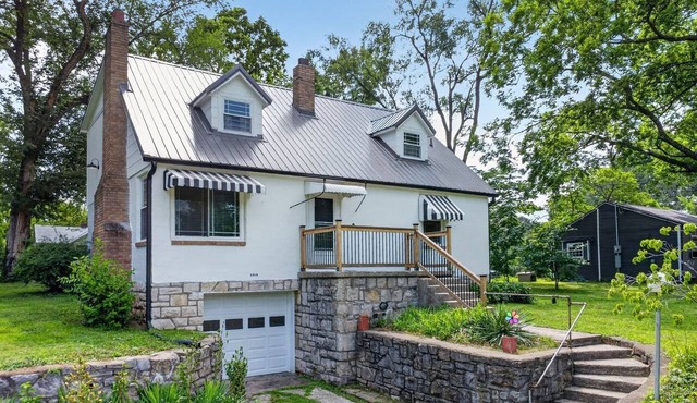 3-bedroom, 2 full baths home, newly renovated, centrally located