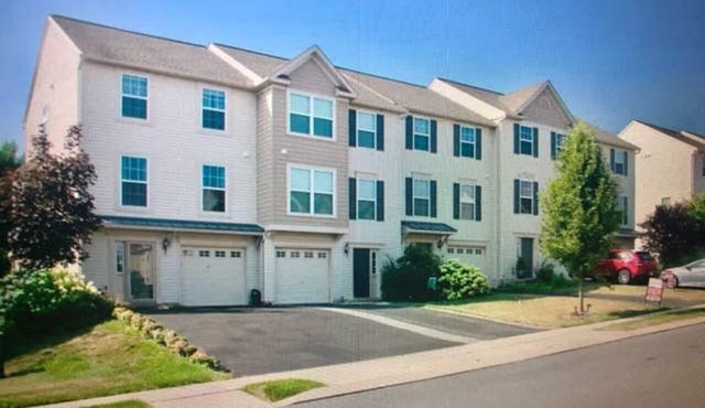 3 Bedroom, 3 Bathroom, Townhouse, 7 Miles from Penn State