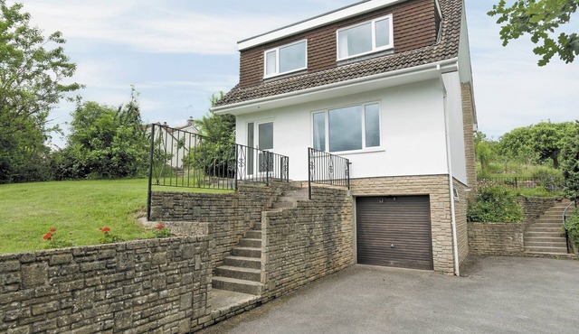3 bedroom accommodation in High Littleton, near Bath