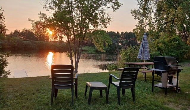 3-bedroom apartment on Lake Hayward within walking distance to downtown.