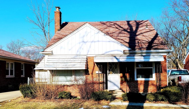3 Bedroom Bungalow on quiet street in good area