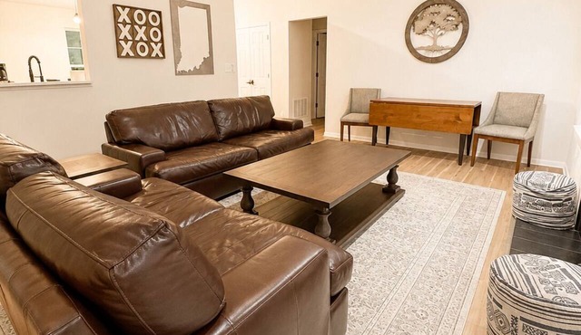 3 Bedroom Carmel Home, Sleeps 11, Minutes from Downtown Carmel & Grand Park