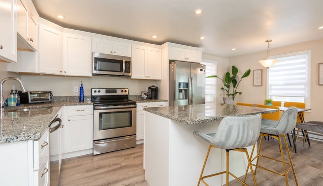 3 bedroom condo nestled in Historic fishing village - dog friendly
