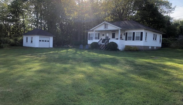 3-Bedroom Cottage-Rye, NH, Ocean View, Big Yard & Parking for Multiple Vehicles.