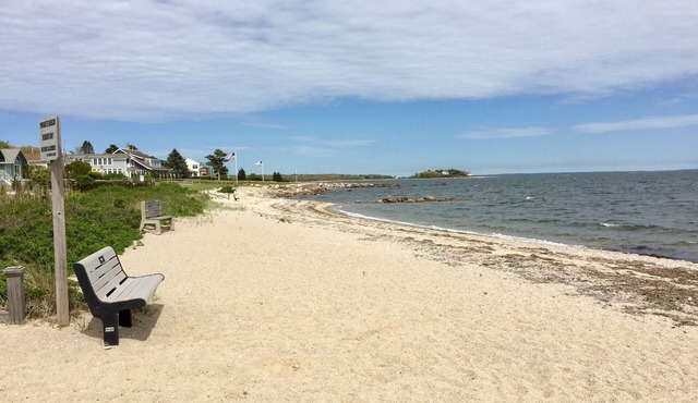 3 Bedroom Cottage just steps to Private Beach! Pet Friendly!