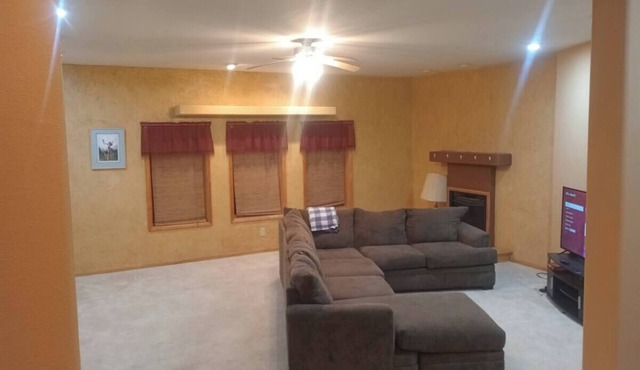 3-bedroom country house in welcoming Box Elder with AC