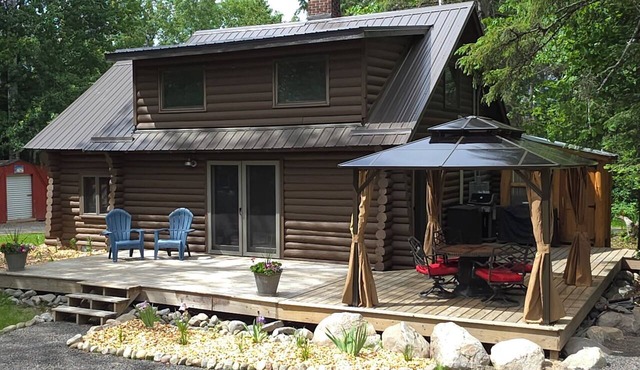 3 Bedroom - Drive-To Lake Vermilion Log Cabin - Private Dock & Fishing Retreat