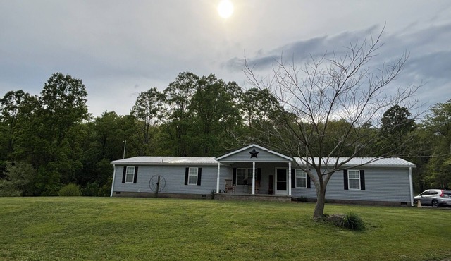 3 Bedroom-Family Friendly Retreat near Burr Oak State Park near Glouster, Ohio.